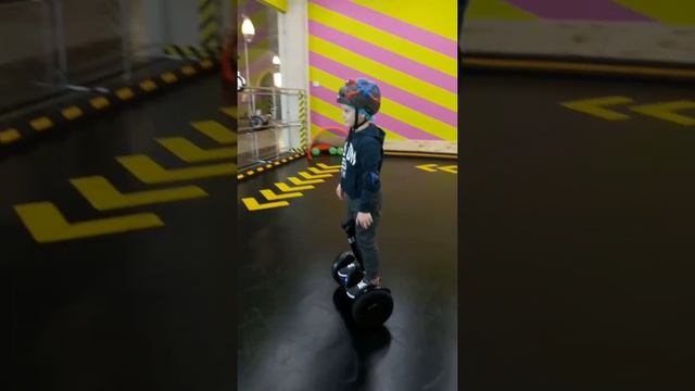 КАТАНИЕ НА СИГВЕЕ! В ПЕРВЫЙ РАЗ КАТАЕМСЯ! смотреть онлайн