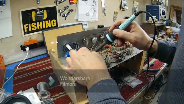 Gibson Hawk capacitor disaster смотреть онлайн