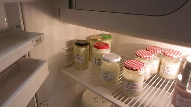 В Олимпийской деревне На честность: прикольный фермерский магазин молока и йогуртов из под коровы смотреть онлайн