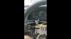 Как снять руль на Ланосе обычным съëмником.