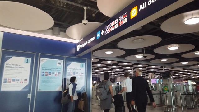 London Heathrow Airport Terminal 5 International Arrival walking tour смотреть онлайн