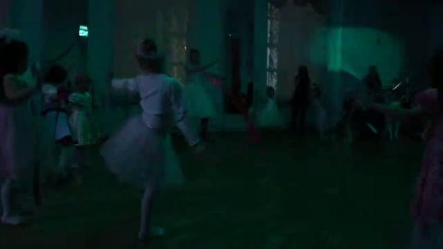 Танец с лентами Малыши смотреть онлайн