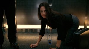 Генерал уронил контактную линзу. Может, поможете найти?