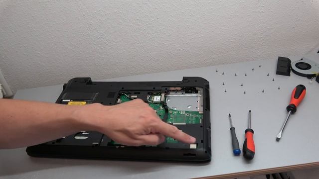 Medion Akoya Touchscreen Notebook öffnen | HDD SSD Lüfter CMOS RAM Laptop testen - [4K] смотреть онлайн