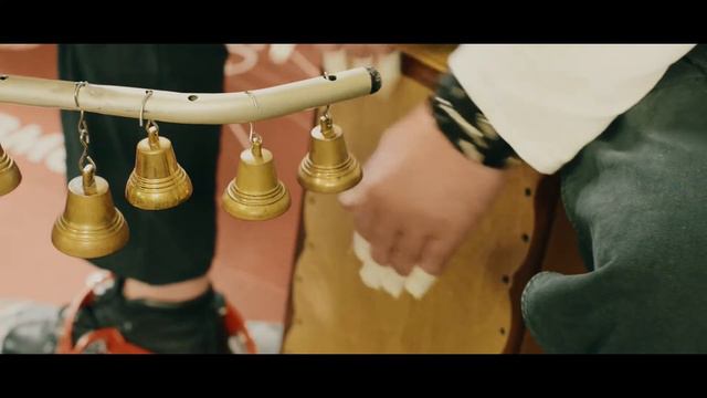 МУЗЫКА В МЕТРО: Обними Кита - Миру нужен герой смотреть онлайн