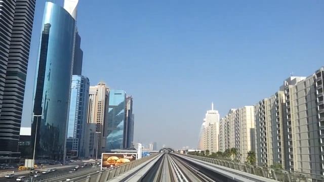 Станция метро в Дубае (World Trade Centre - Emirates Towers)