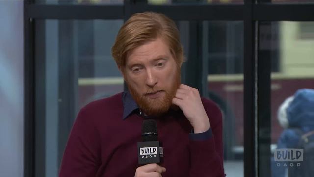 Domhnall Gleeson Speaks On The Film, "Peter Rabbit" смотреть онлайн