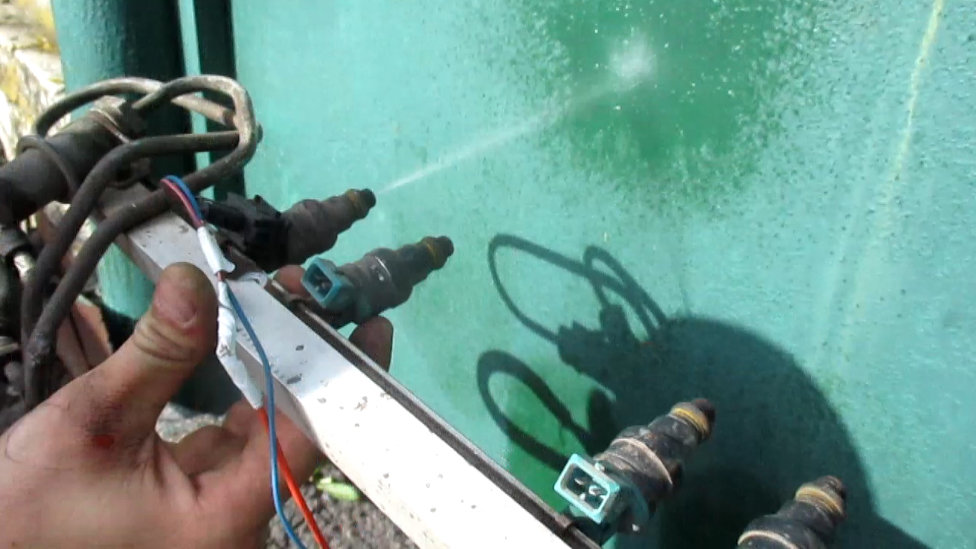 Проверка форсунок ВАЗ на условный распыл. Проверяем на коленке. смотреть онлайн