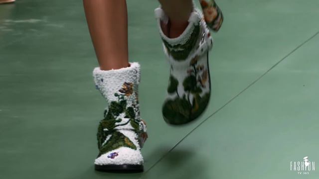 LOEWE - женская коллекция осень 2024. смотреть онлайн