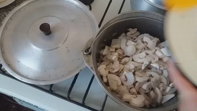 Куриная Грудинка с Грибами в сметанном соусе. Гарнир Булгур. смотреть онлайн