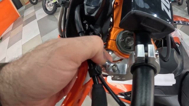 Zuumav CBS 300 PRO, легендарная ПРОШКА на новом доработанном двигателе. смотреть онлайн