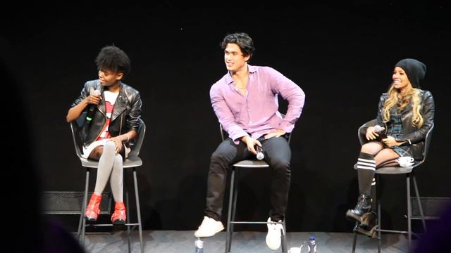 Riverdale - ArchieCon panels (Vanessa Morgan, Ashleigh Murray & Charles Melton) смотреть онлайн