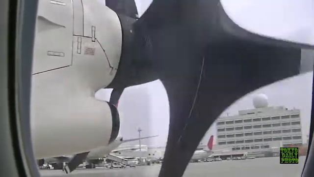 Ryukyu Air Commuter DHC 8 300 landing at Naha airport, Okinawa Japan. смотреть онлайн