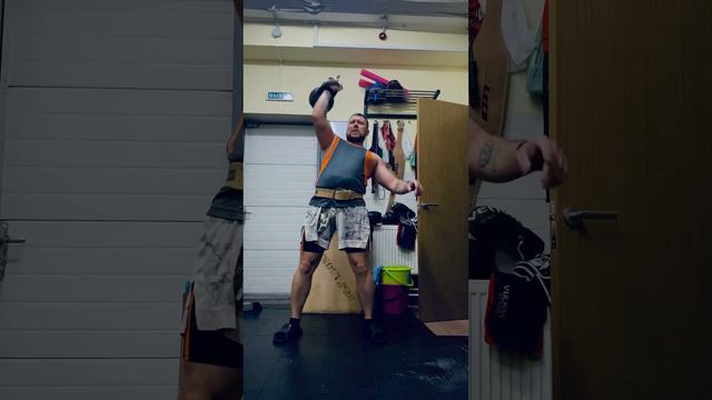 Онлайн Кубок Мира по Гиревой ГОНКЕ 1 этап ДЦ дистанция 250, Костомаров Дима 20 кг время 15мин 04сек смотреть онлайн