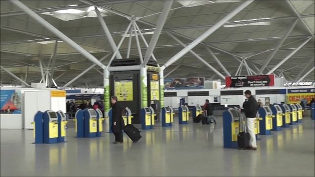 London Stansted Airport check in and departures area смотреть онлайн