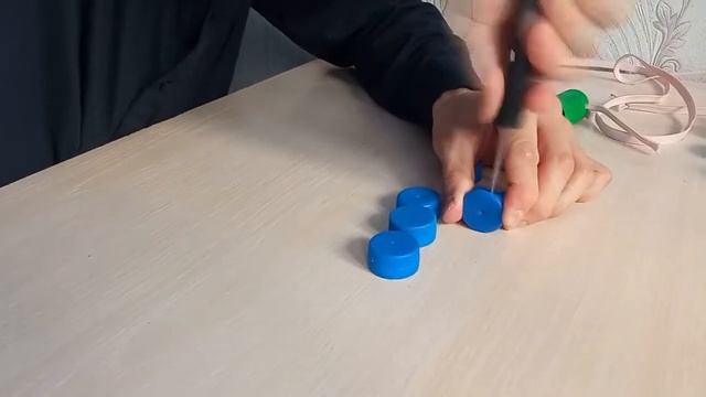 УНИКАЛЬНЫЙ РОБОТ ИЗ ПЛАСТИКОВЫХ КРЫШЕК смотреть онлайн