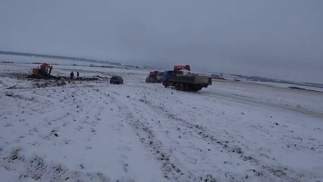 ВСЁ ТАК ЖЕ ВОЗИМ С ПРУДА ЗЕМЛЮ , ПОКА ТЕРПИМО !)) смотреть онлайн
