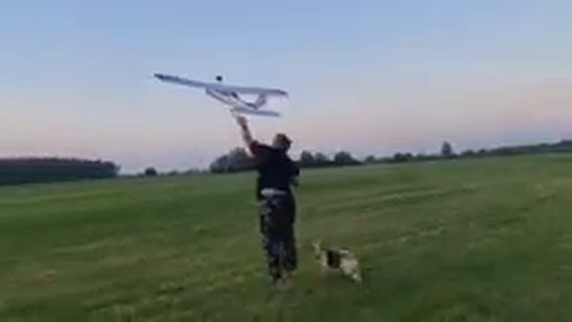Радиоуправляемый самолет: подготовим к запуску и полетаем.Полет посвящаю всем, кто помогает с Миг29