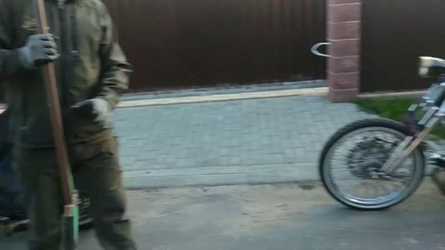 Поднимаю Harley Davidson.