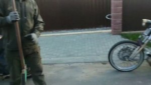 Поднимаю Harley Davidson.