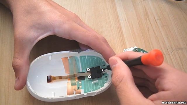 How to clean Apple mighty mouse scroll ball смотреть онлайн