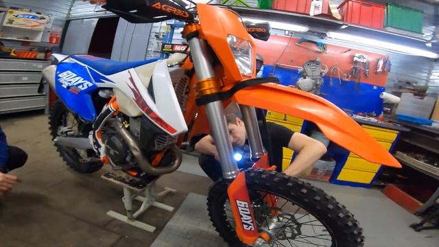 ТурбоТёма и KTM EXC-F 250 SIX DAYS / Как правильно проверить мотик перед покупкой смотреть онлайн