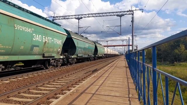 ВЛ80с-547 с грузовым поездом на о.п.Кисилевичи смотреть онлайн