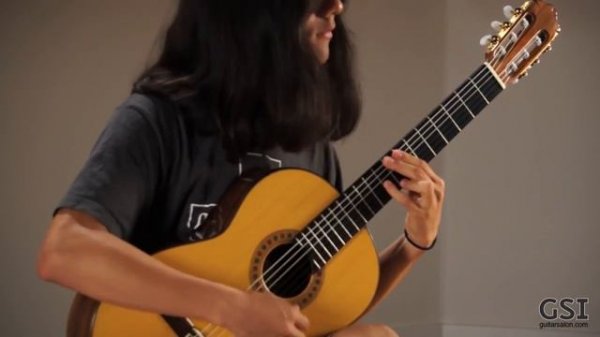 Miguel Rodriguez 1986 guitar played by Roberto Granados