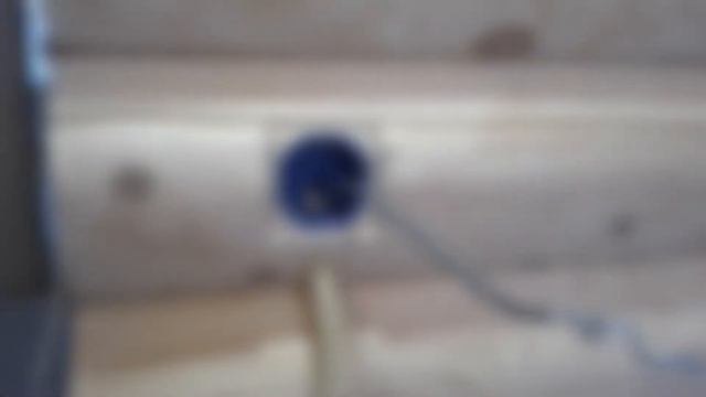 Установка розеток и выключателей в доме из оцилиндрованного бревна смотреть онлайн