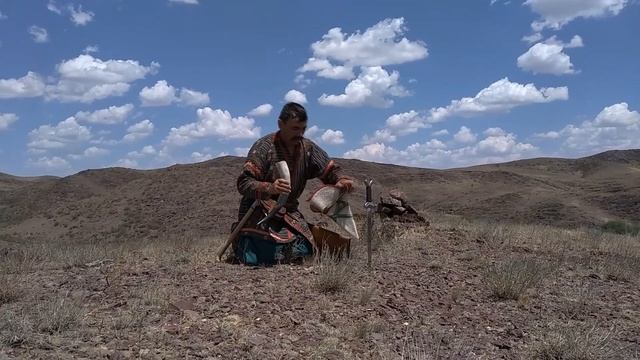 Один из древних кочевых обрядов с клинком. смотреть онлайн