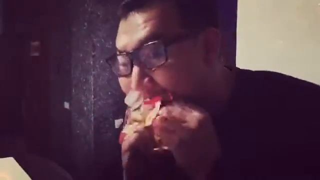 Вот так надо кушать!