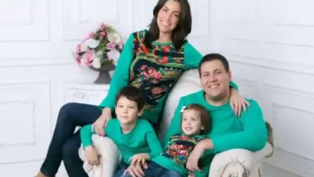 Глядя в зеркало. Family look. Стилист Надежда Мурзина смотреть онлайн