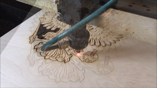 Делаем самодельным лазером Герб России! смотреть онлайн