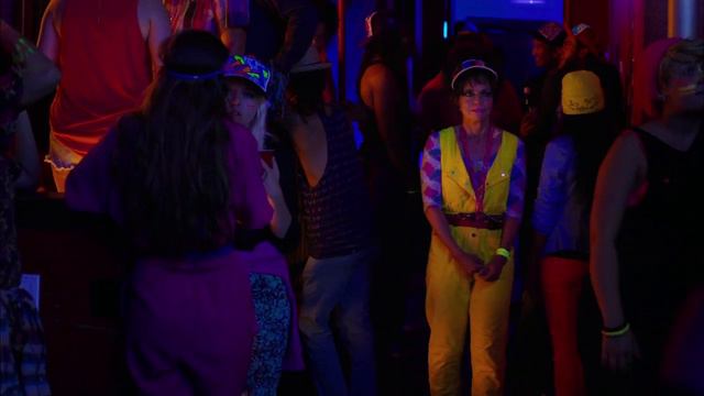 "Hello, My Name is Doris" - Trailer en español смотреть онлайн