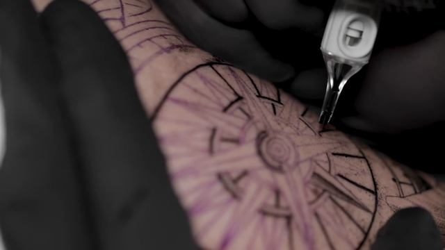 COMPASS TATTOO TIME LAPSE смотреть онлайн