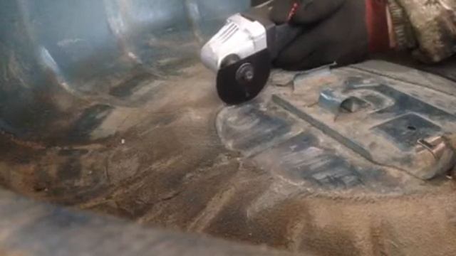 Jeep Grand Cherokee WJ - режем лючок бензонасоса 1 смотреть онлайн