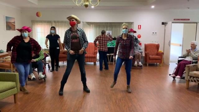 Lifeview Argyle Court residents and staff do the GIT Up Dance смотреть онлайн