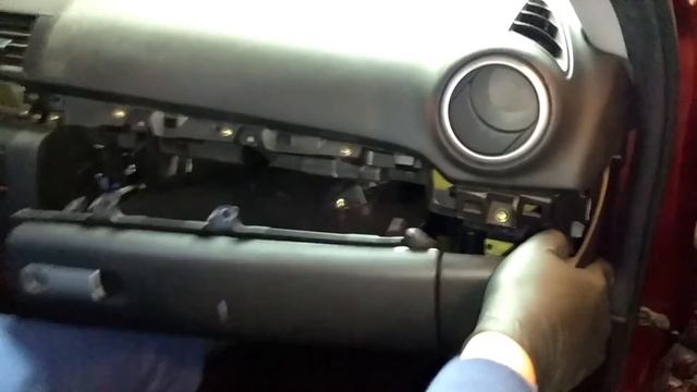 2003 to 2008 Mazda 3 hatchback fuse box inside смотреть онлайн