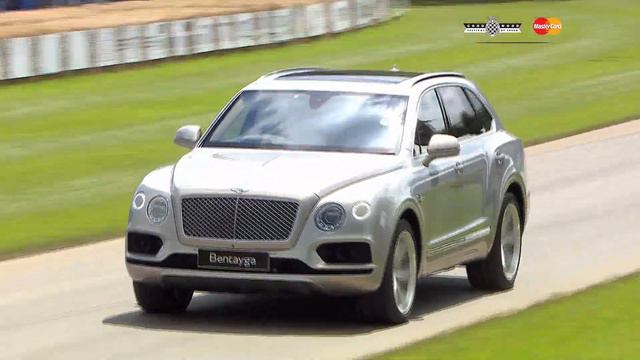 5x Le Mans Winner Derek Bell Shows Off the Bentley Bentayga! смотреть онлайн