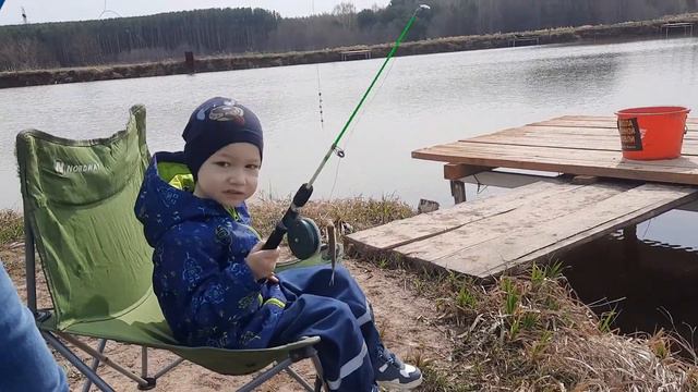 Мой первый карп и знакомство с Алексеем Фадеевым - чемпионом мира по фидерному спорту. Апрель 2022 смотреть онлайн
