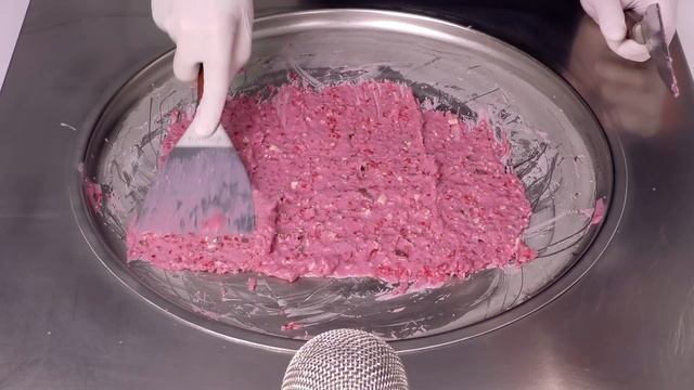 ASMR | KitKat Raspberry Ice Cream Rolls - how to make white Chocolate and Raspberries to Ice Cream смотреть онлайн