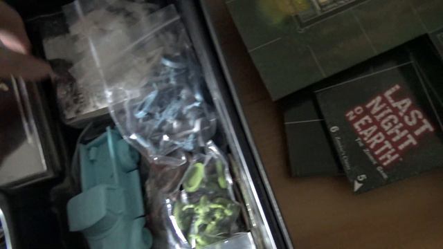 LAST NIGHT ON EARTH - THE 10th ANNIVERSARY EDITION. How to fit all the expansions in one big box. смотреть онлайн