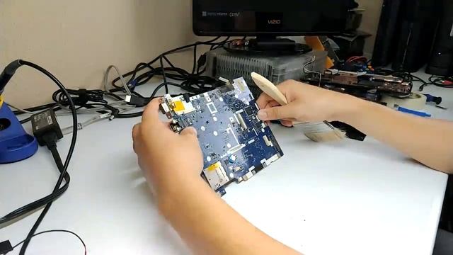 ¡RESTAURANDO MINI-LAPTOP FABRICADA EN 2009! смотреть онлайн