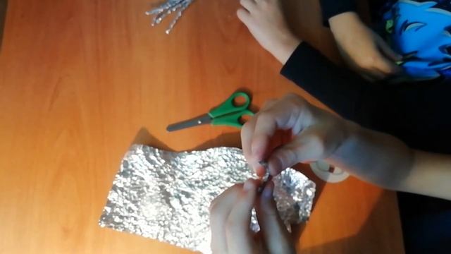 Поделка из фольги. Паучок. В школу. В садик. Поделка с детьми смотреть онлайн