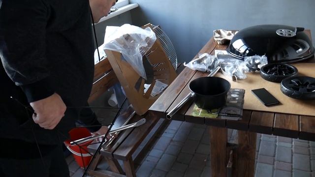 Распаковка и сборка гриля Weber Master-Touch GBS E-5755 смотреть онлайн