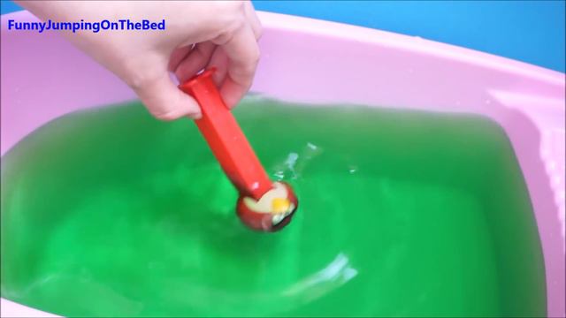 Jumping On The Bed Swimming Water Pool - Five AngryBirds on Pool Jumping & Swimming collection смотреть онлайн