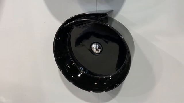 Обои в душе?!!! Продолжаем ремонт в Италии! Плитка, сантехника, мозаика, тренды, новинки 2021. смотреть онлайн