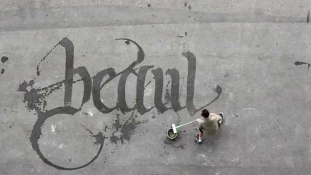 Рисование водой на асфальте смотреть онлайн