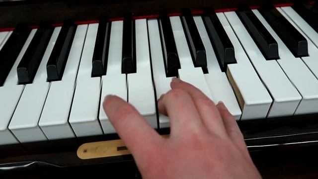 "ПРЕКРАСНОЕ ДАЛЁКО" - как подобрать мелодию и аккорды к любимой с детства песне? смотреть онлайн