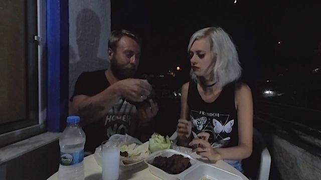 Разбираемся, что к чему - Çiğköfte + Rakı (едим в Турции) смотреть онлайн